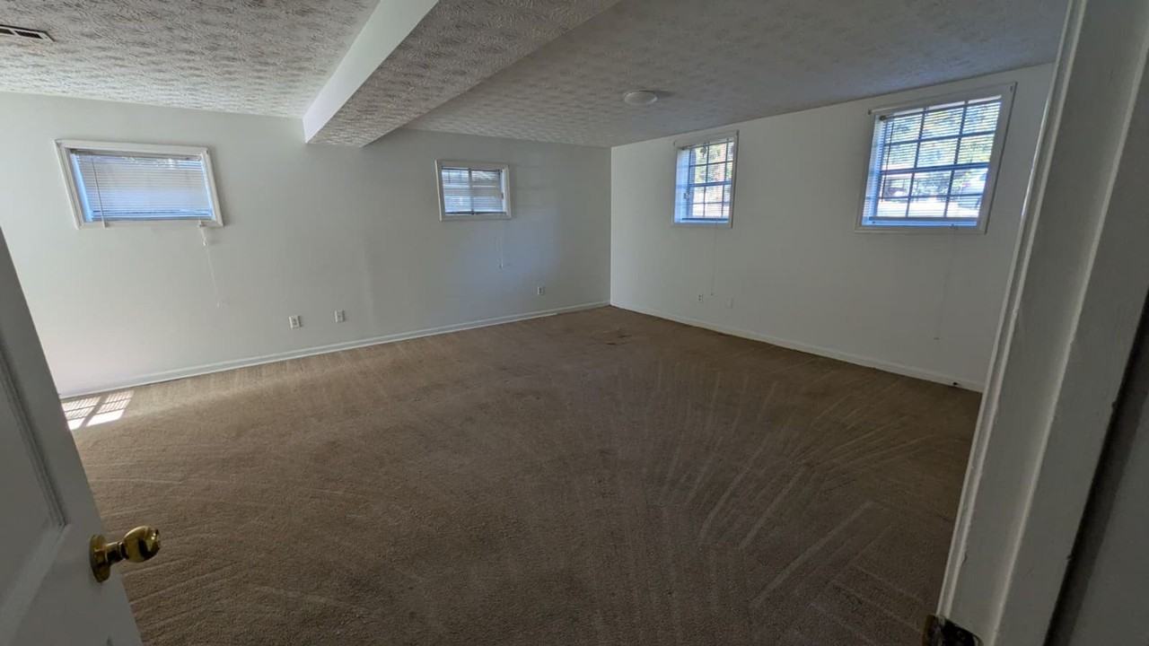 6613 Stark Ct - Photo 5 of 13