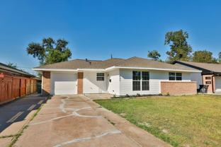631 Edgebrook Dr - Photo 1 of 1