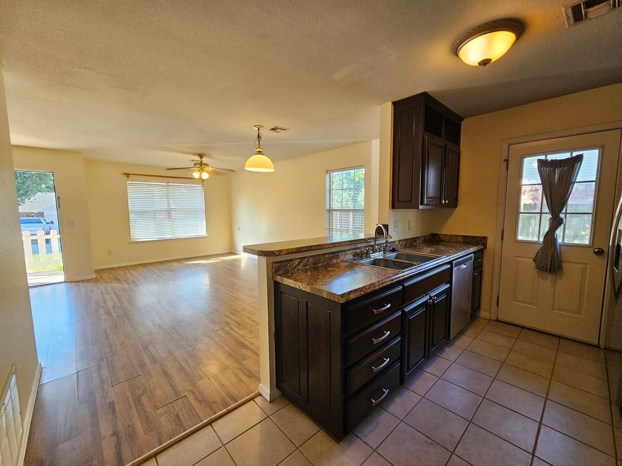 1205 Meadowlake Dr - Photo 2 of 16