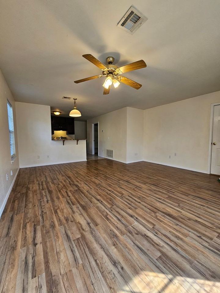 1205 Meadowlake Dr - Photo 3 of 16