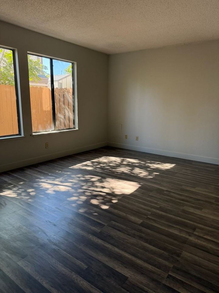 1527 Steven Court - Photo 3 of 16