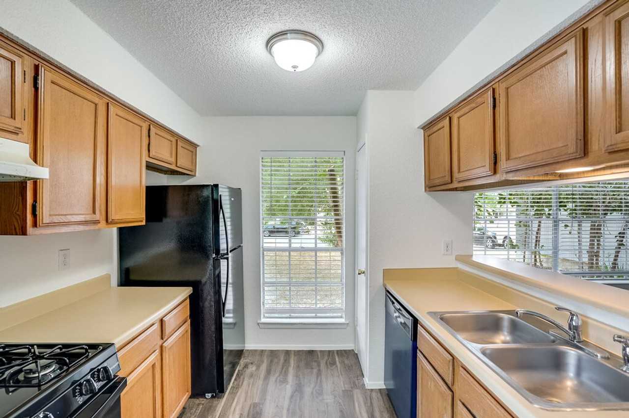 616 Greenlawn Blvd - Photo 2 of 20