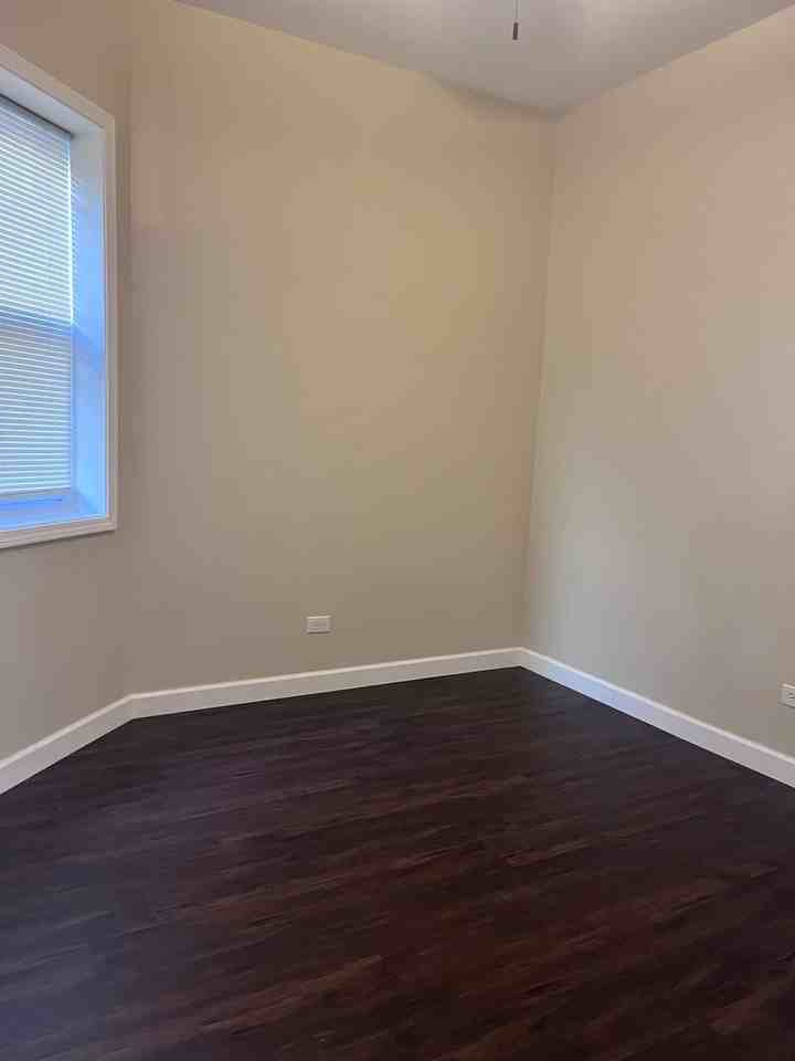 [5026-32] W Madison LLC - Photo 5 of 20