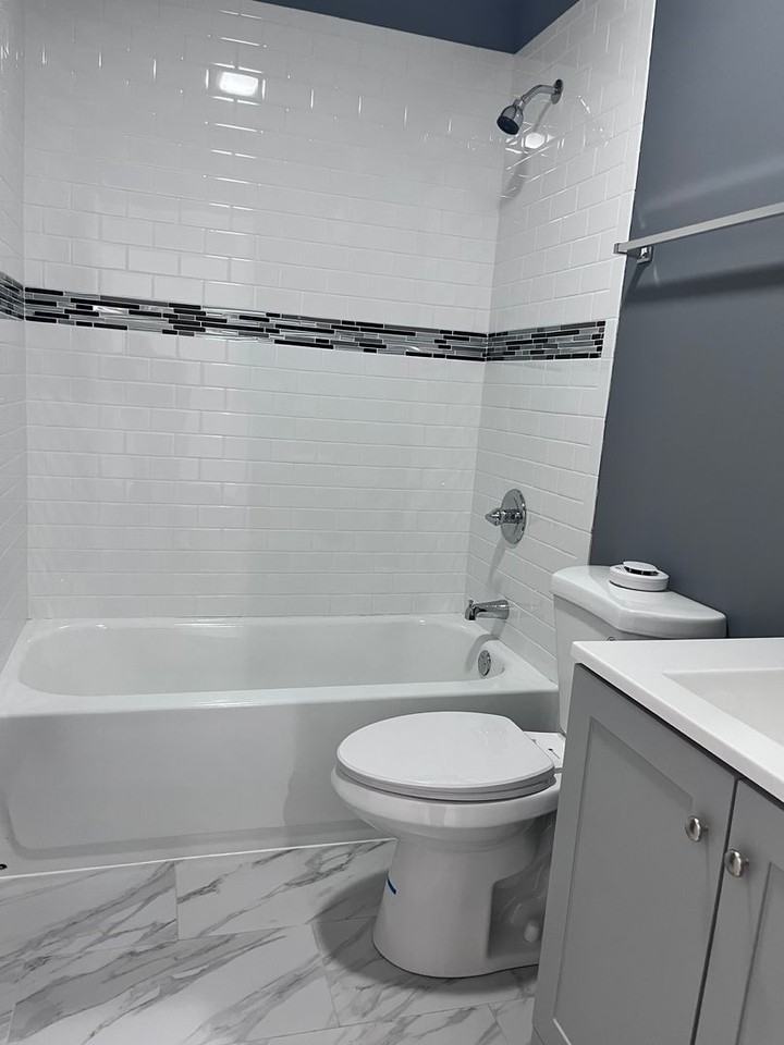 [5026-32] W Madison LLC - Photo 7 of 20