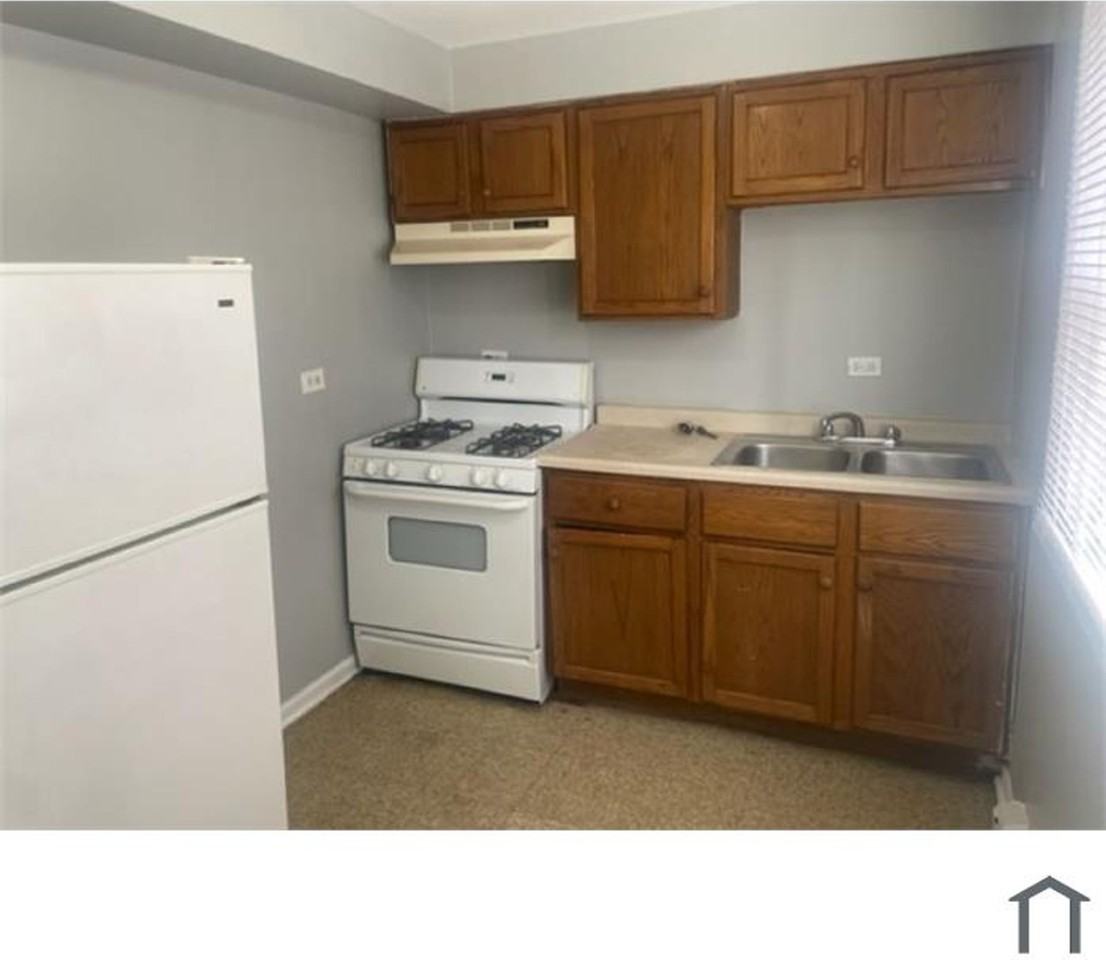 1616 E 75th St - Photo 2 of 9