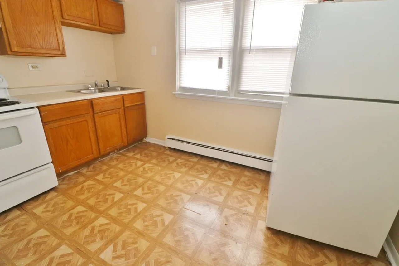 1616 E 75th St - Photo 3 of 9