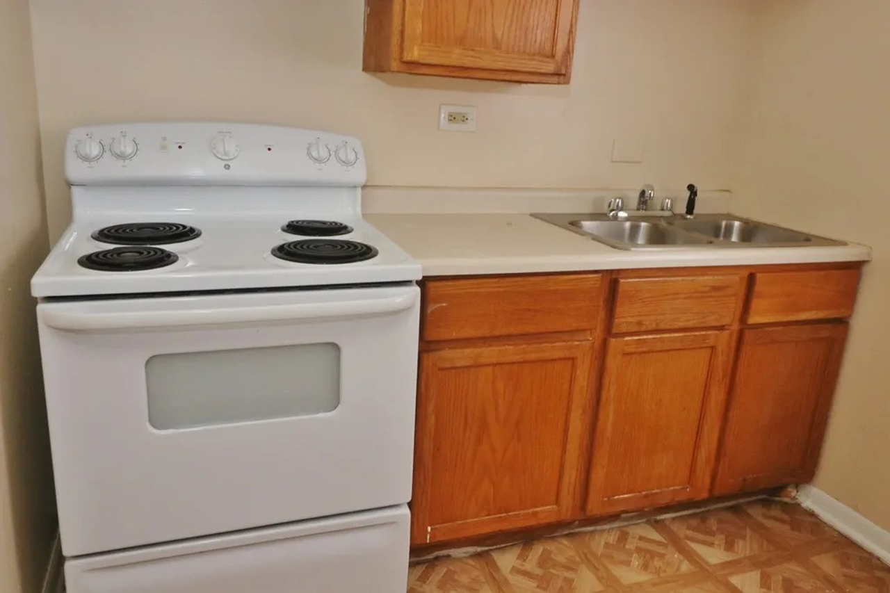 1616 E 75th St - Photo 4 of 9