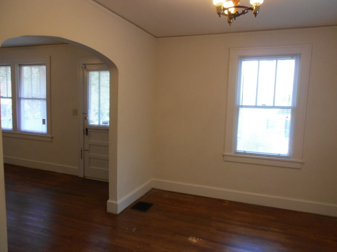 142 Burnett St - Photo 4 of 10