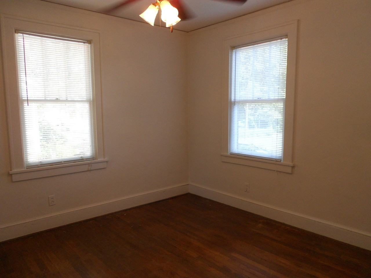 142 Burnett St - Photo 7 of 10