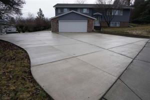 featured image of 906 Summit Dr