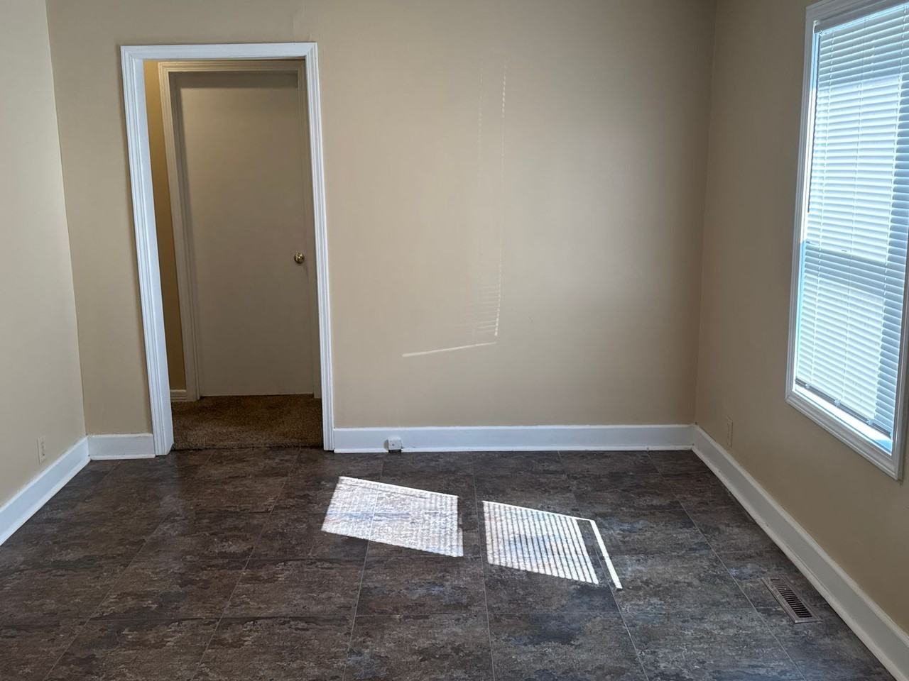 226 S Maple Ave - Photo 7 of 15