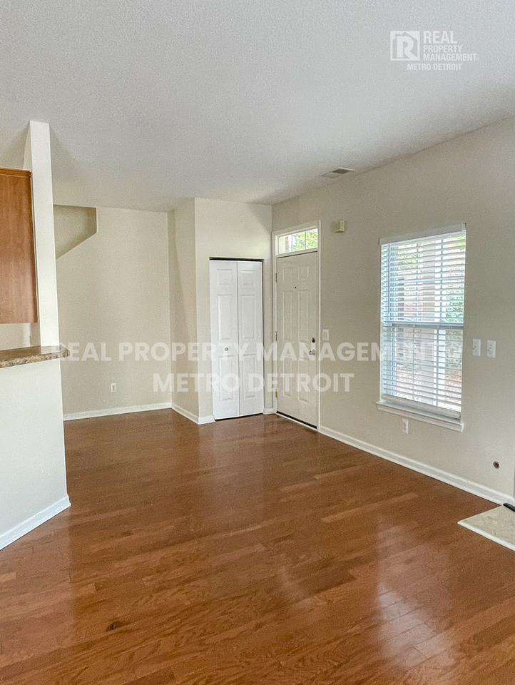 17699 Windflower Dr - Photo 4 of 28