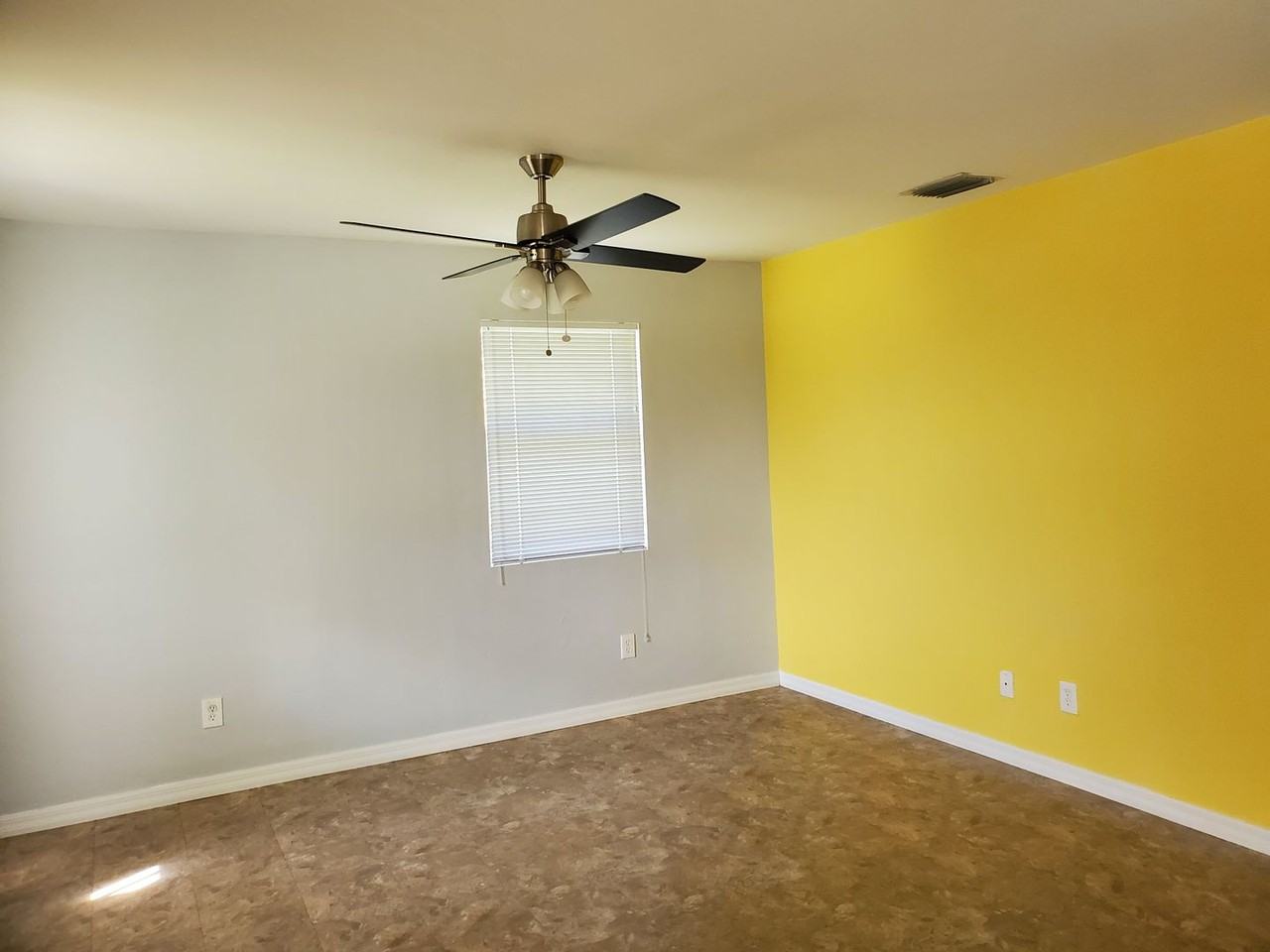 4275 Woodside Ave - Photo 3 of 5