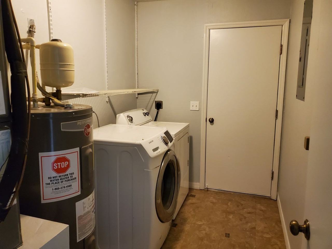 4275 Woodside Ave - Photo 4 of 5