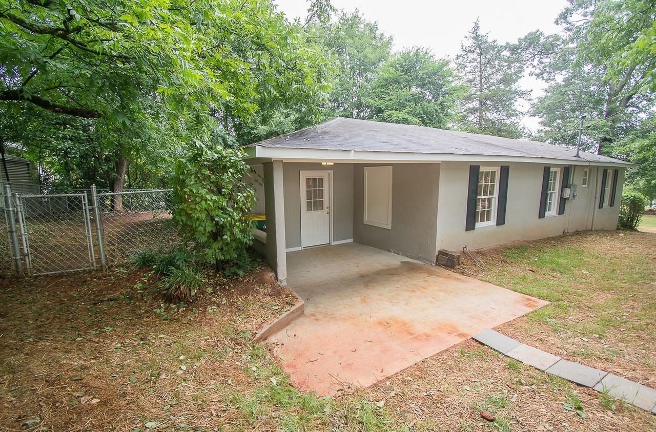 190 Grove St - Photo 5 of 8