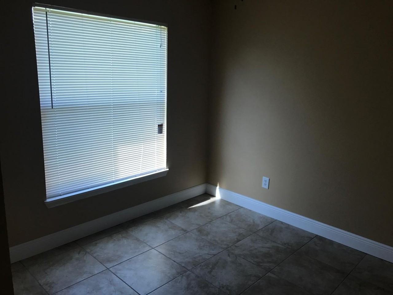 440 Martigues Dr - Photo 3 of 10