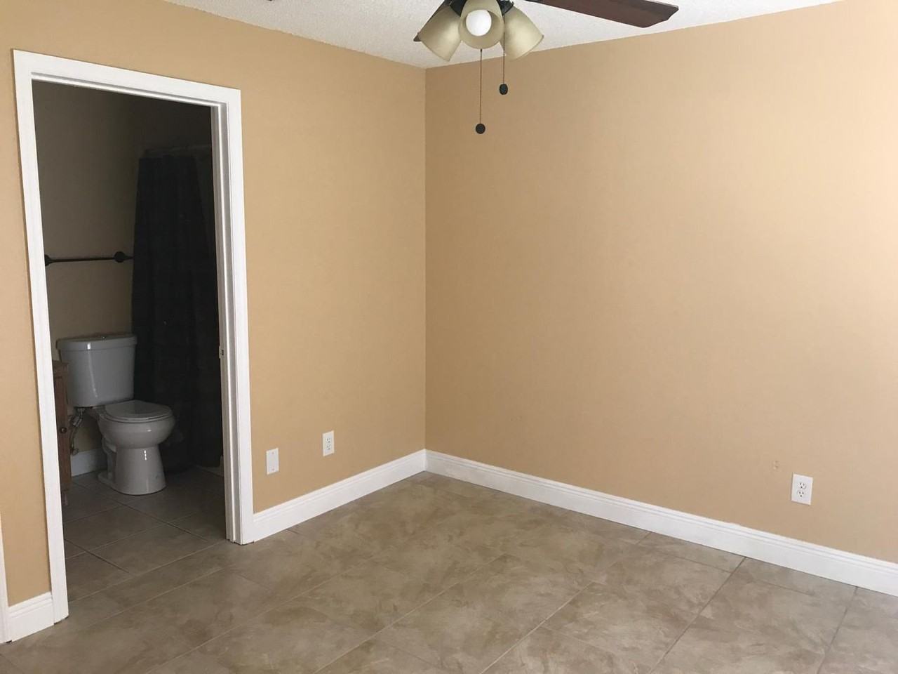 440 Martigues Dr - Photo 4 of 10