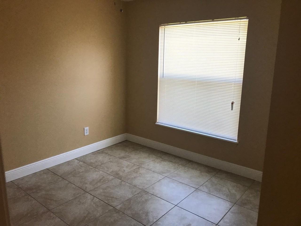 440 Martigues Dr - Photo 5 of 10