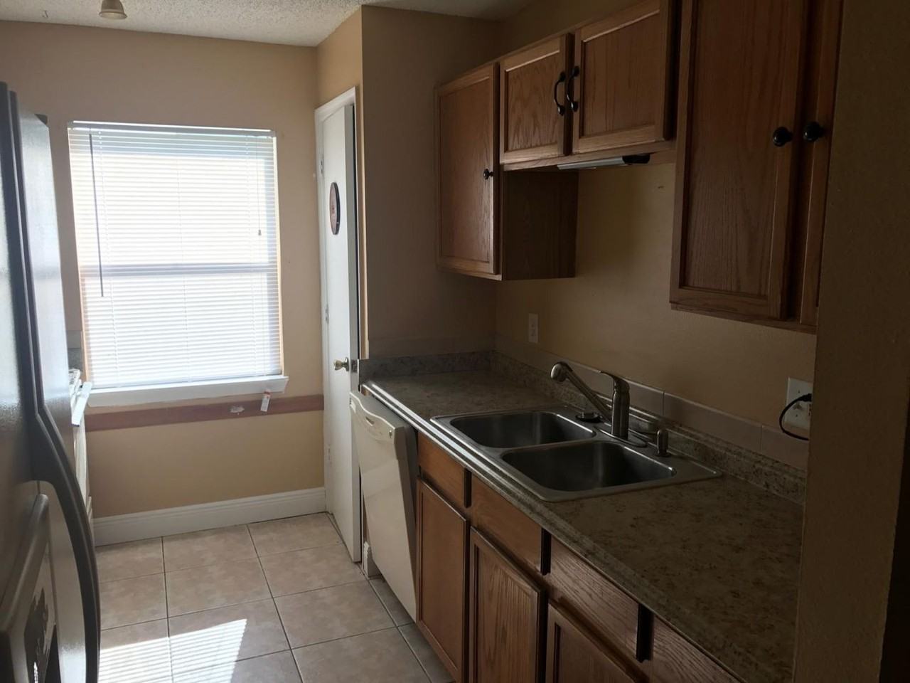 440 Martigues Dr - Photo 7 of 10