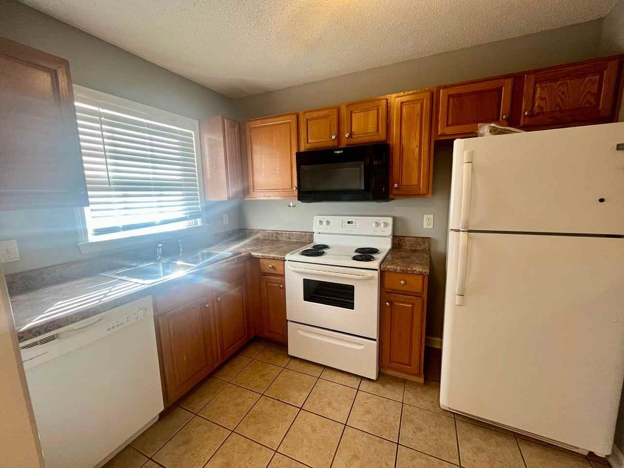 1108 Tiger Blvd - Photo 3 of 8