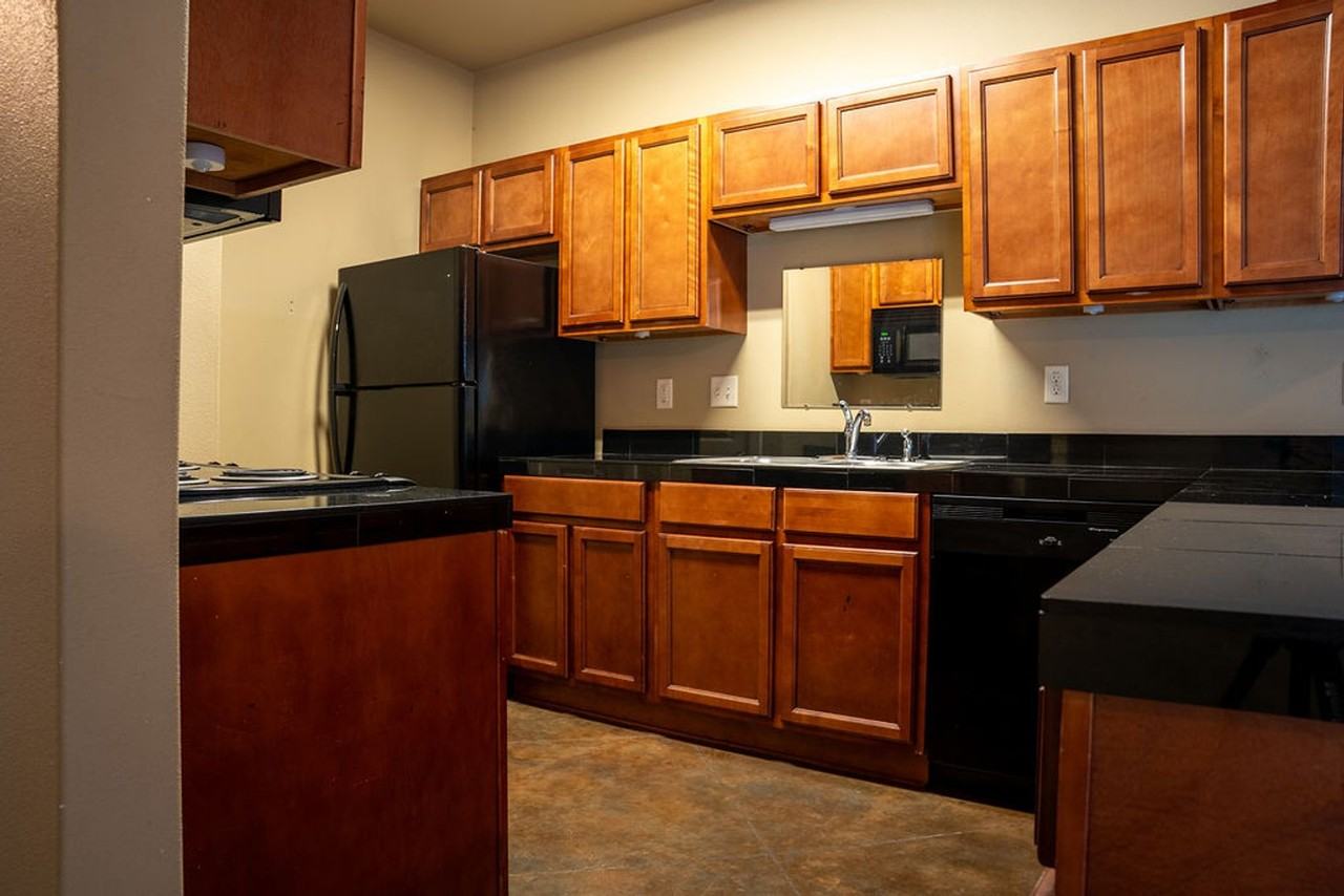 2400 MARKET PLAZA DRIVE - Photo 3 of 30