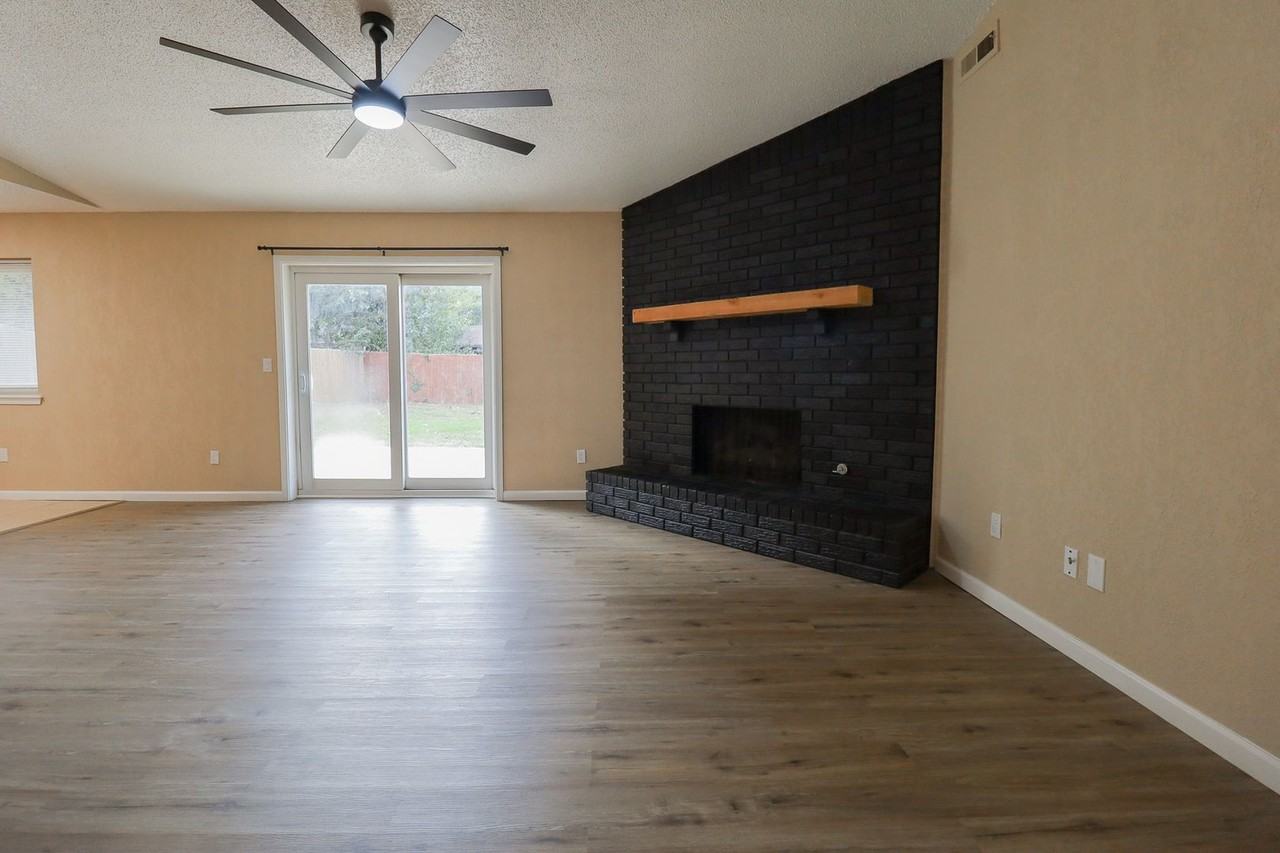 3012 S Ash Ct - Photo 5 of 37