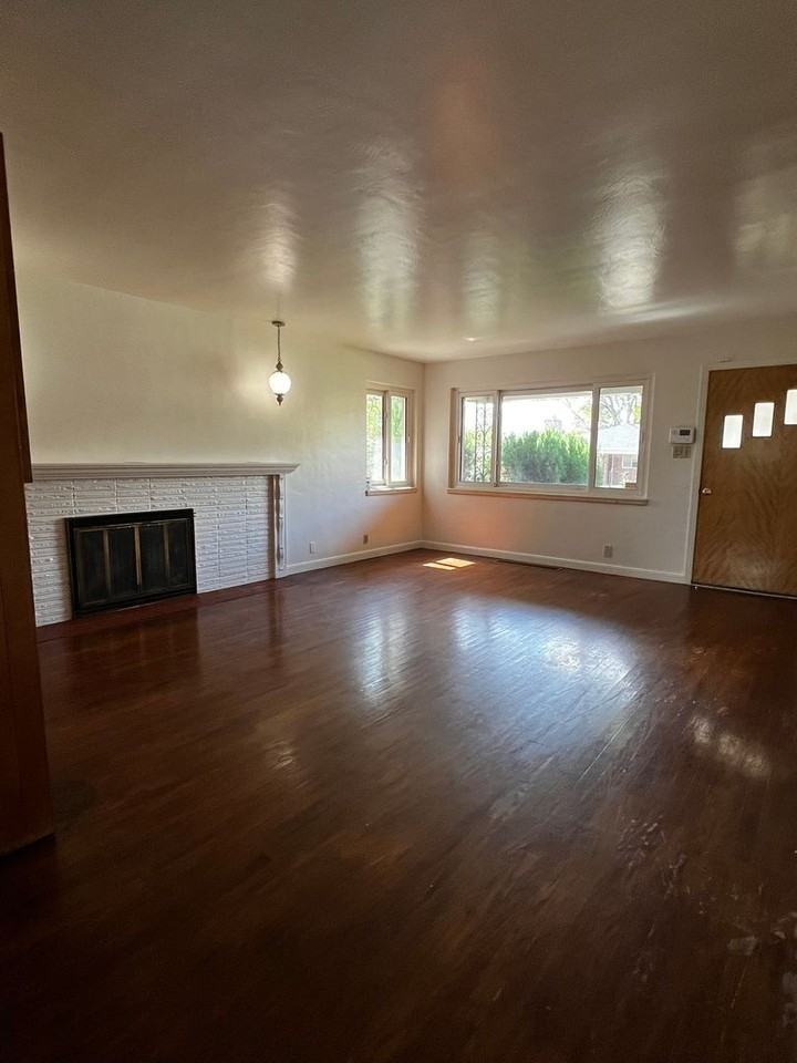 808 Helvetia Ave - Photo 5 of 8