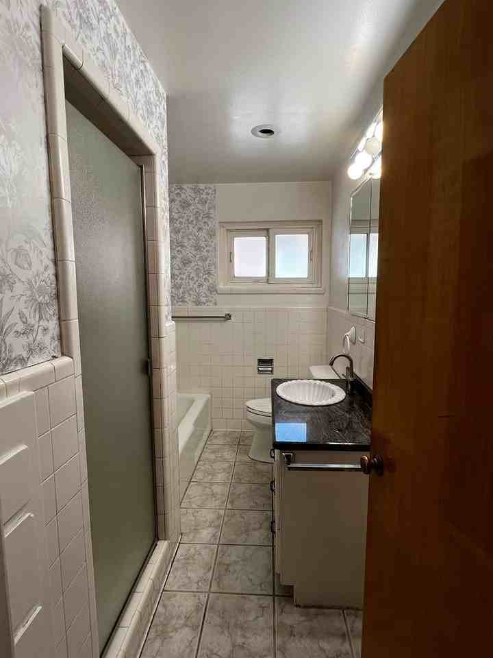 808 Helvetia Ave - Photo 7 of 8