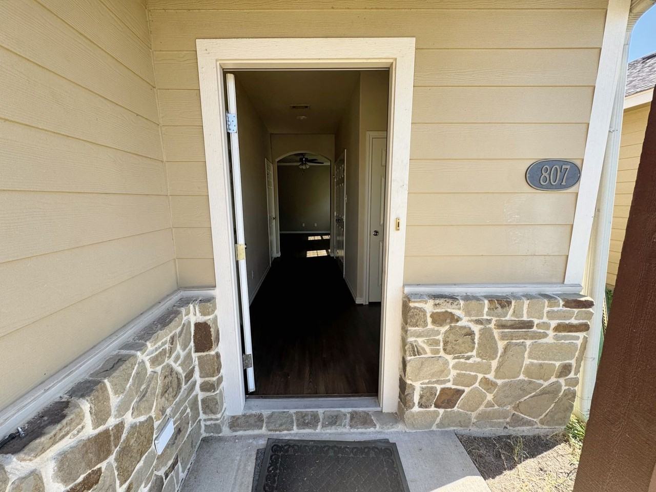 807 S Wilson St - Photo 2 of 15