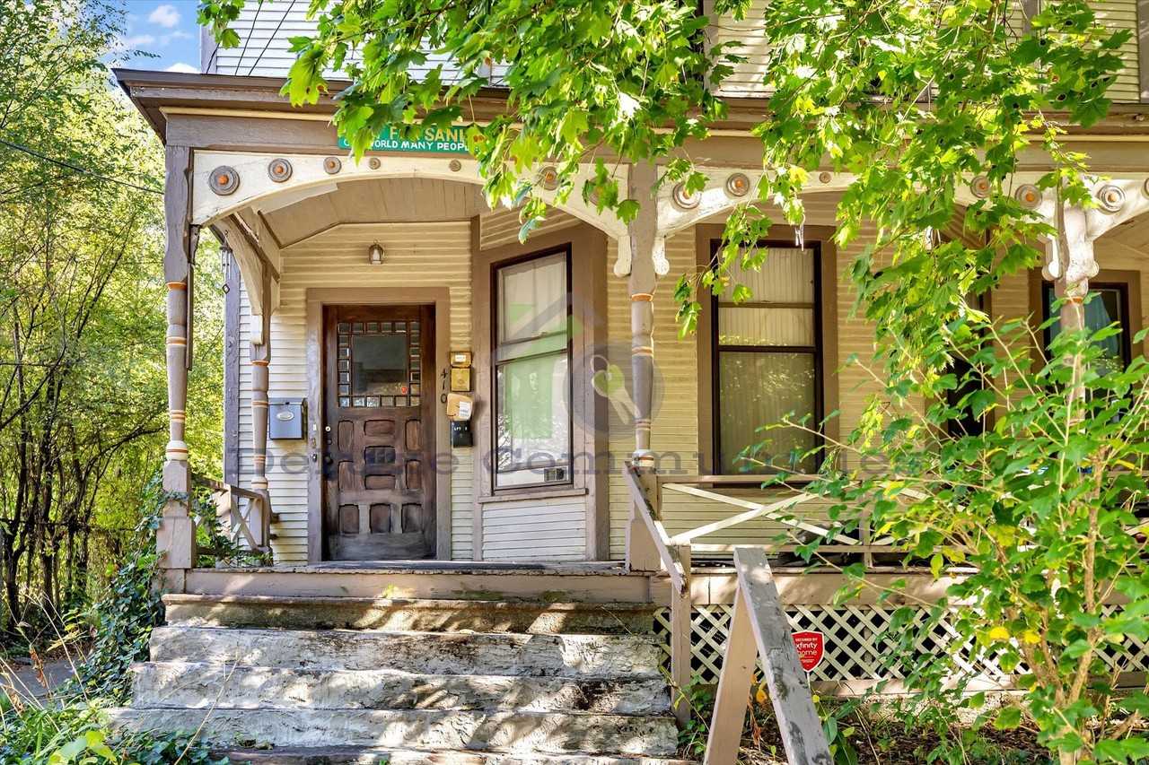 410 Eastern Ave SE - Photo 2 of 4