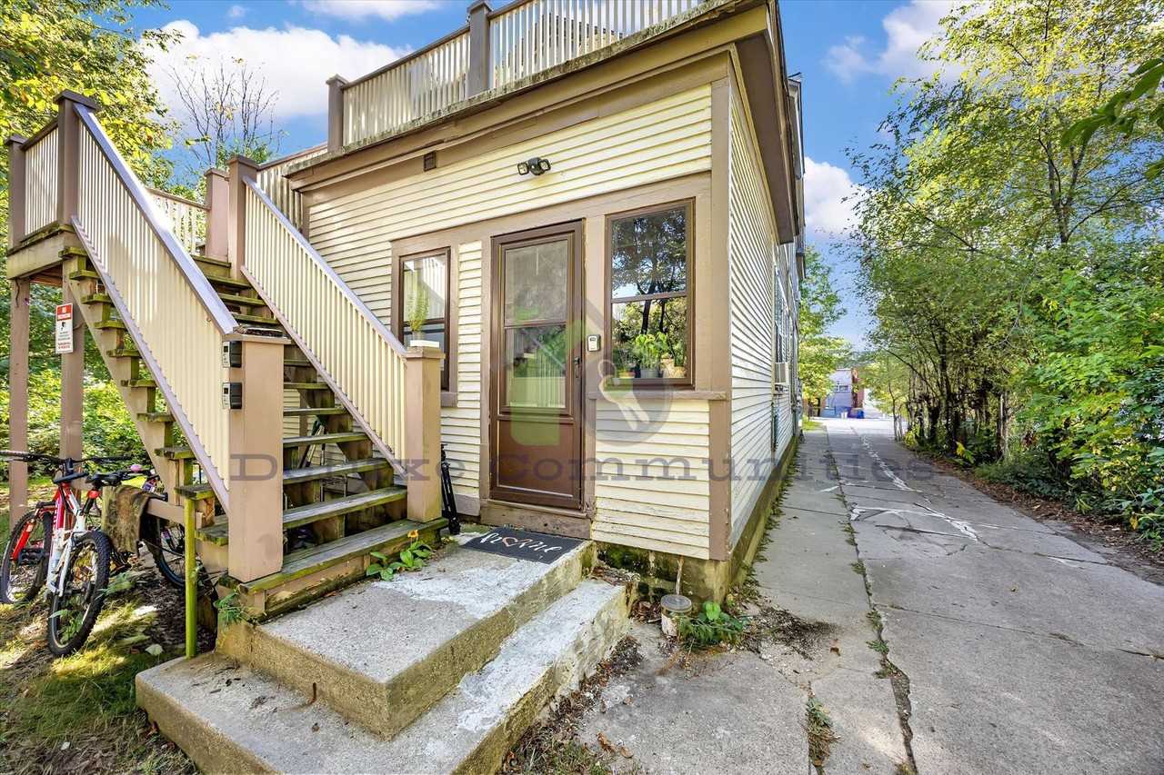 410 Eastern Ave SE - Photo 3 of 4