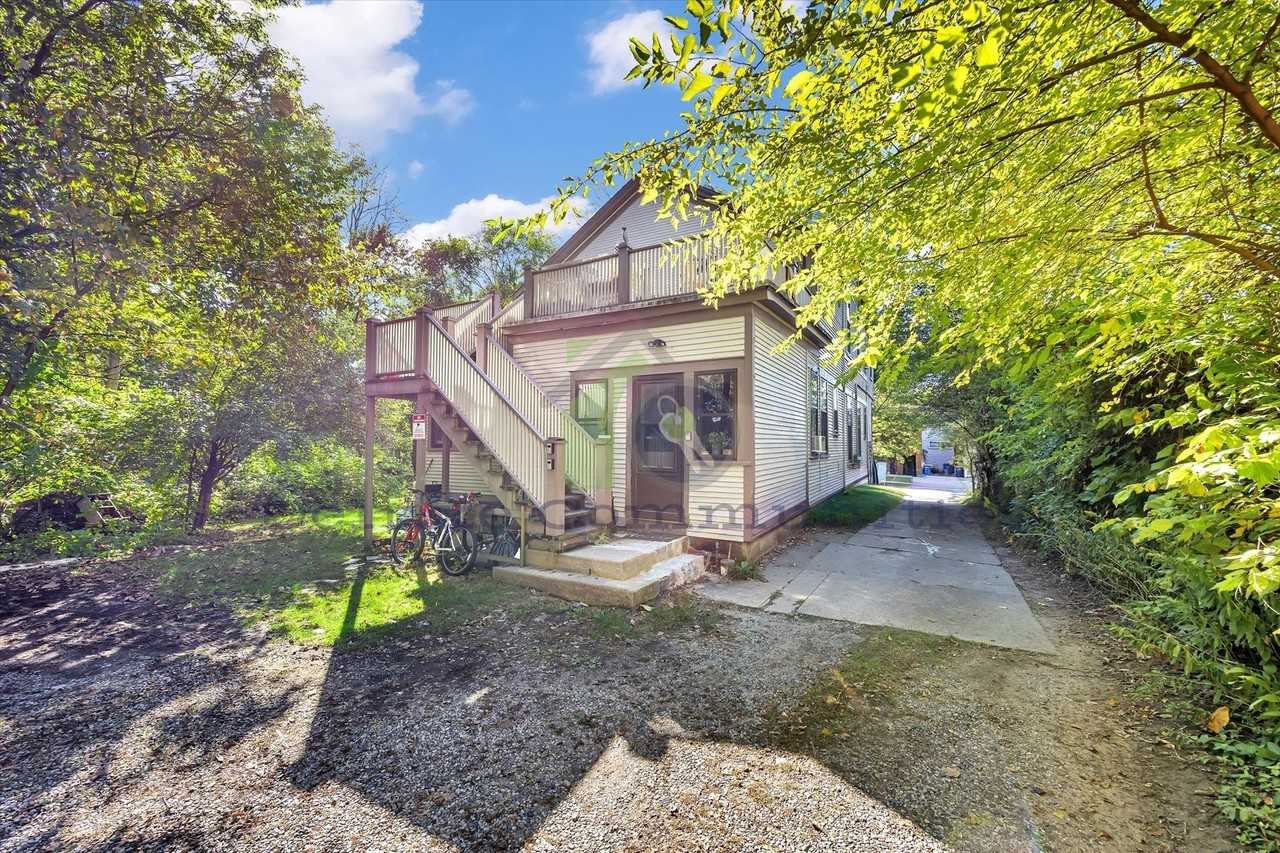 410 Eastern Ave SE - Photo 4 of 4