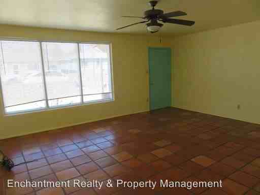 2212 N Cactus St - Photo 2 of 8