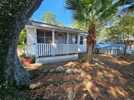 featured image of 415 Dacey St