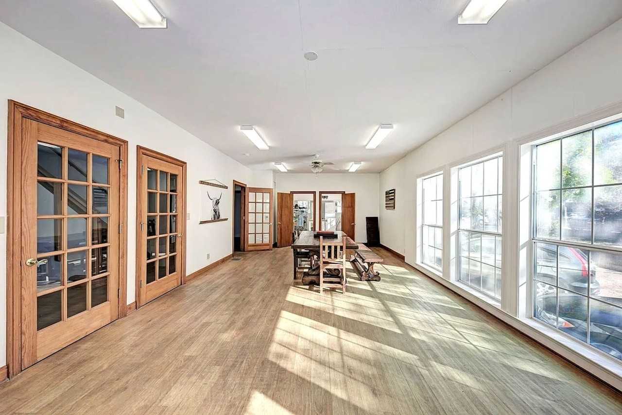 1919 Robbins Pl - Photo 3 of 28