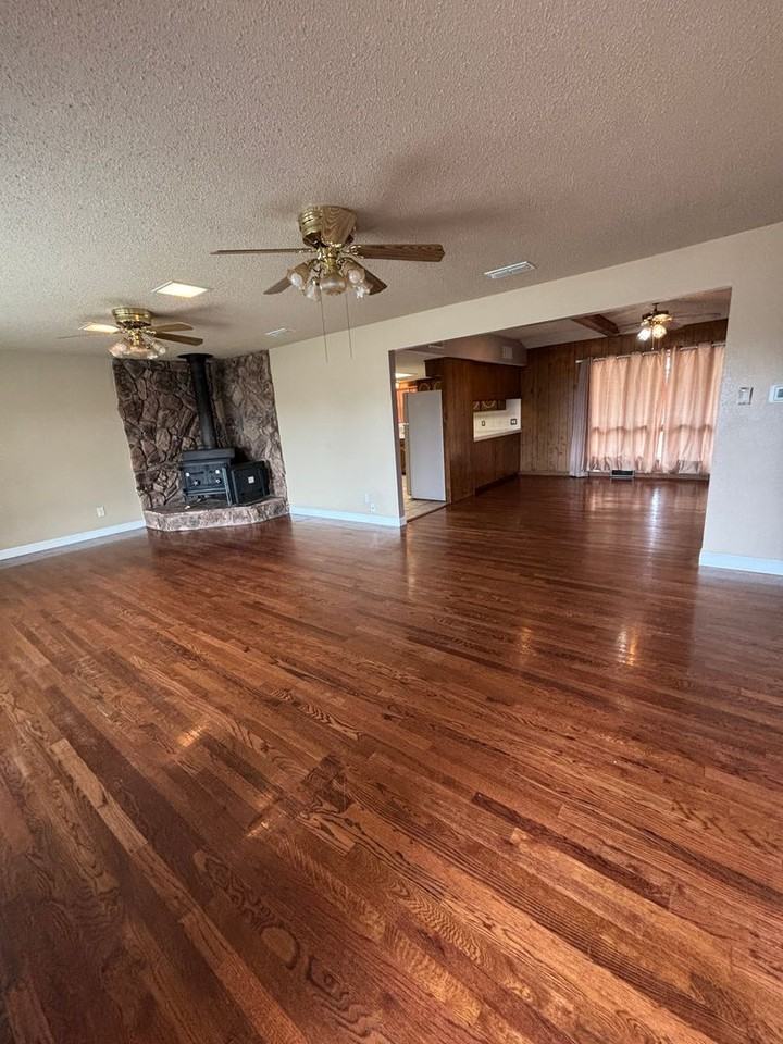 1420 E 21st St - Photo 2 of 25