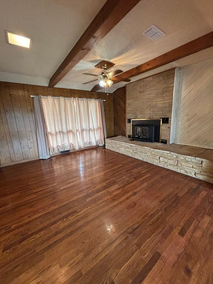 1420 E 21st St - Photo 3 of 25