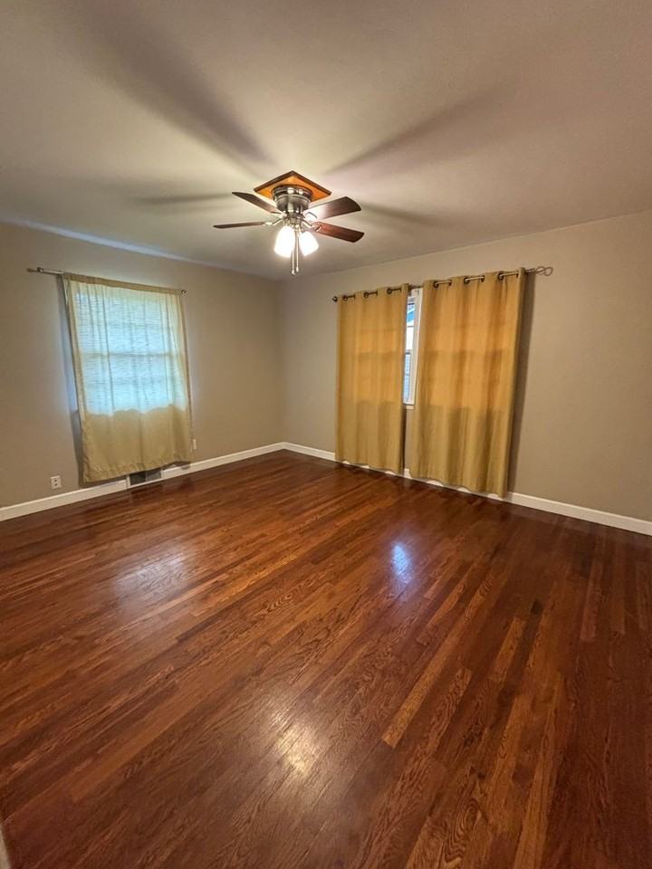 1420 E 21st St - Photo 7 of 25