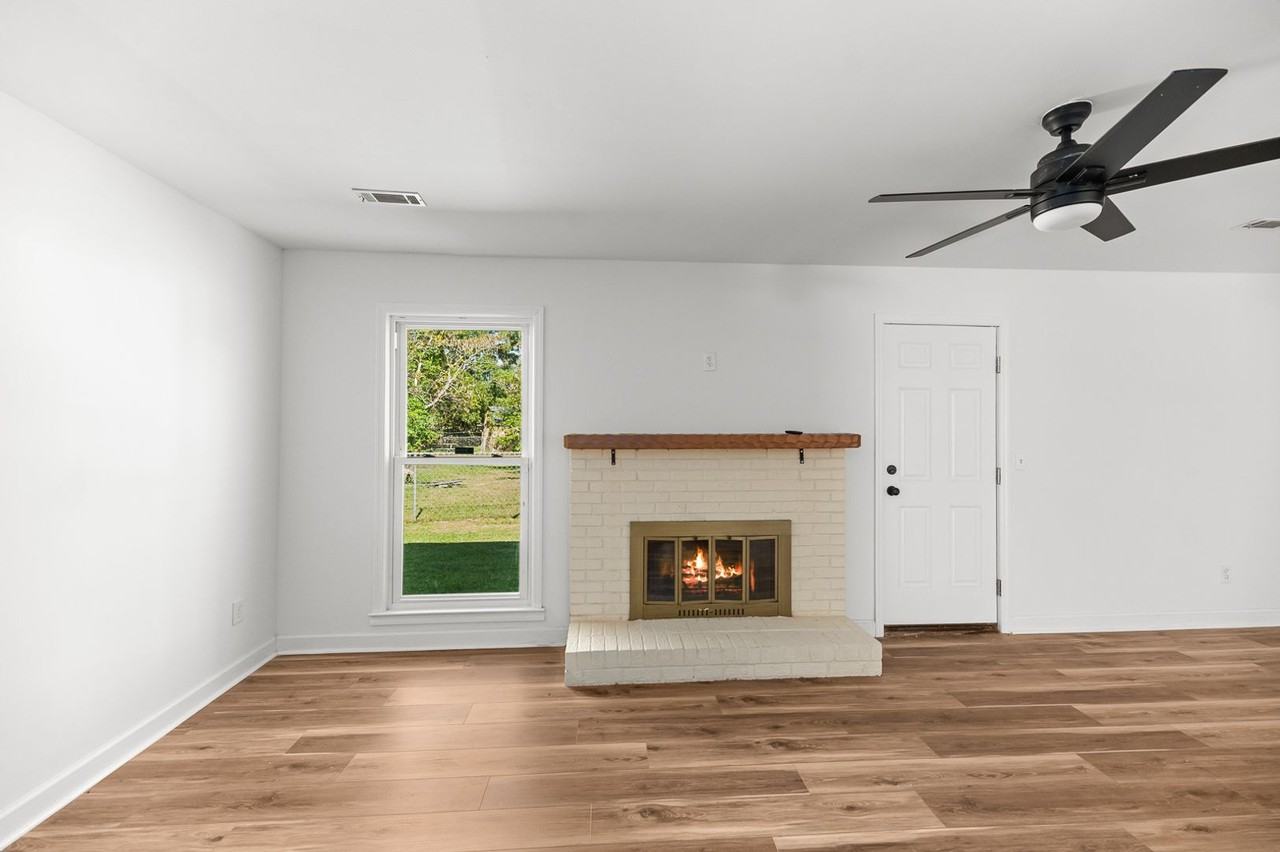 1101 Stuart Dr - Photo 3 of 17