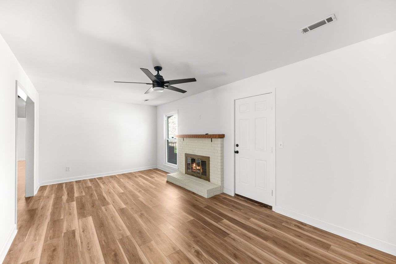 1101 Stuart Dr - Photo 4 of 17