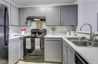 Homestead Apartments: Great location in Federal Way! Pool, Fitness Center, Playground - Photo 1 of 1