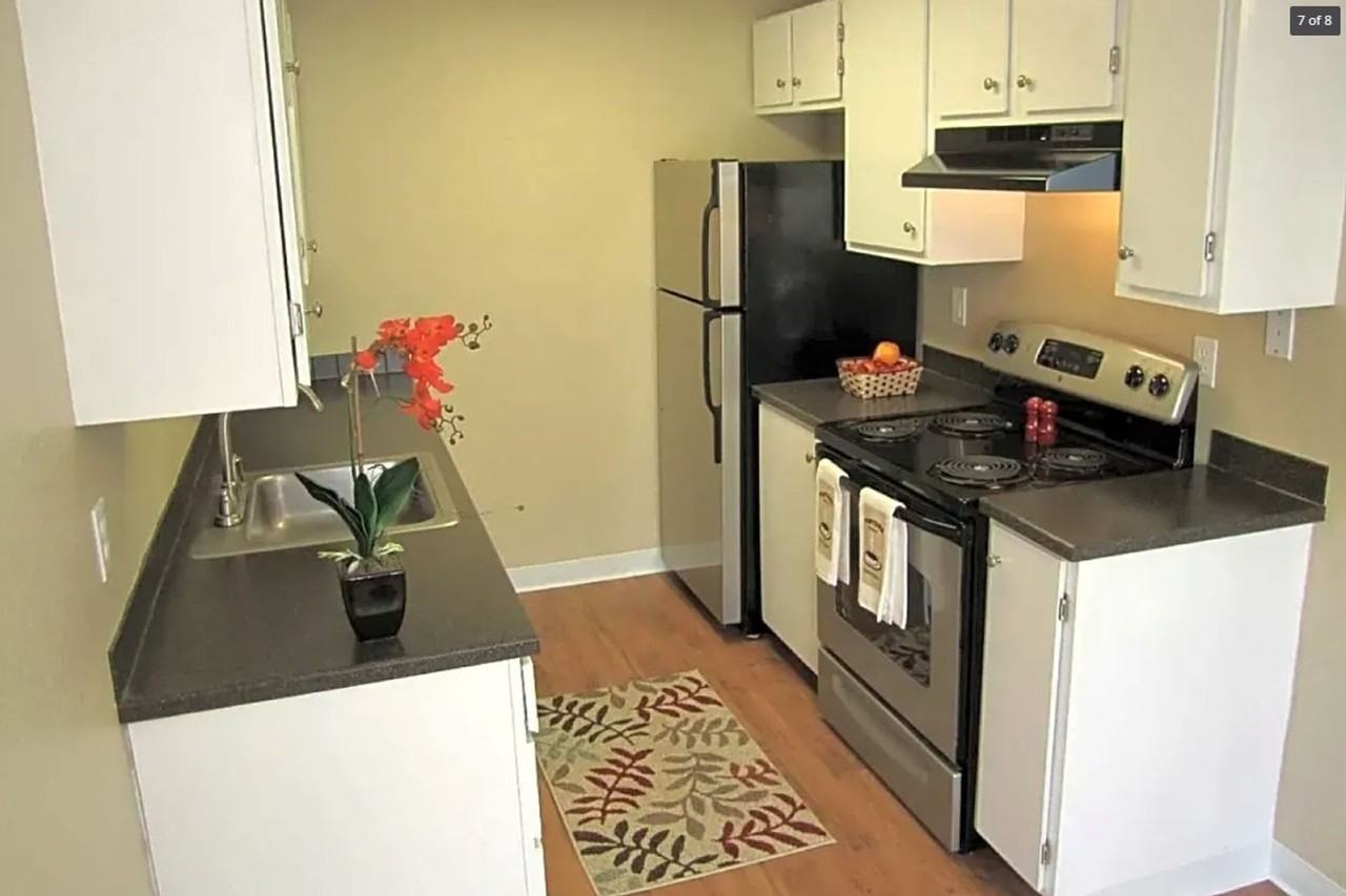Redondo Terrace: Renovated Units, W/D in Unit, Private Balcony, Fireplace - Photo 6 of 29