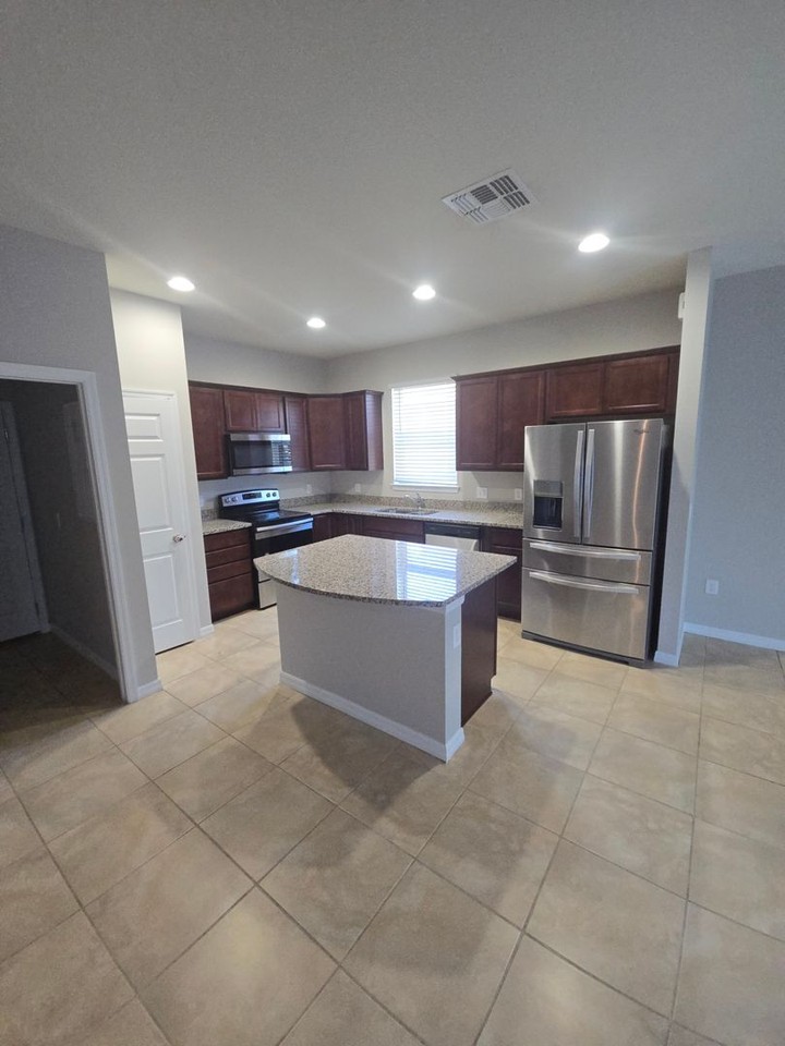 8739 Micmac Ct - Photo 4 of 14