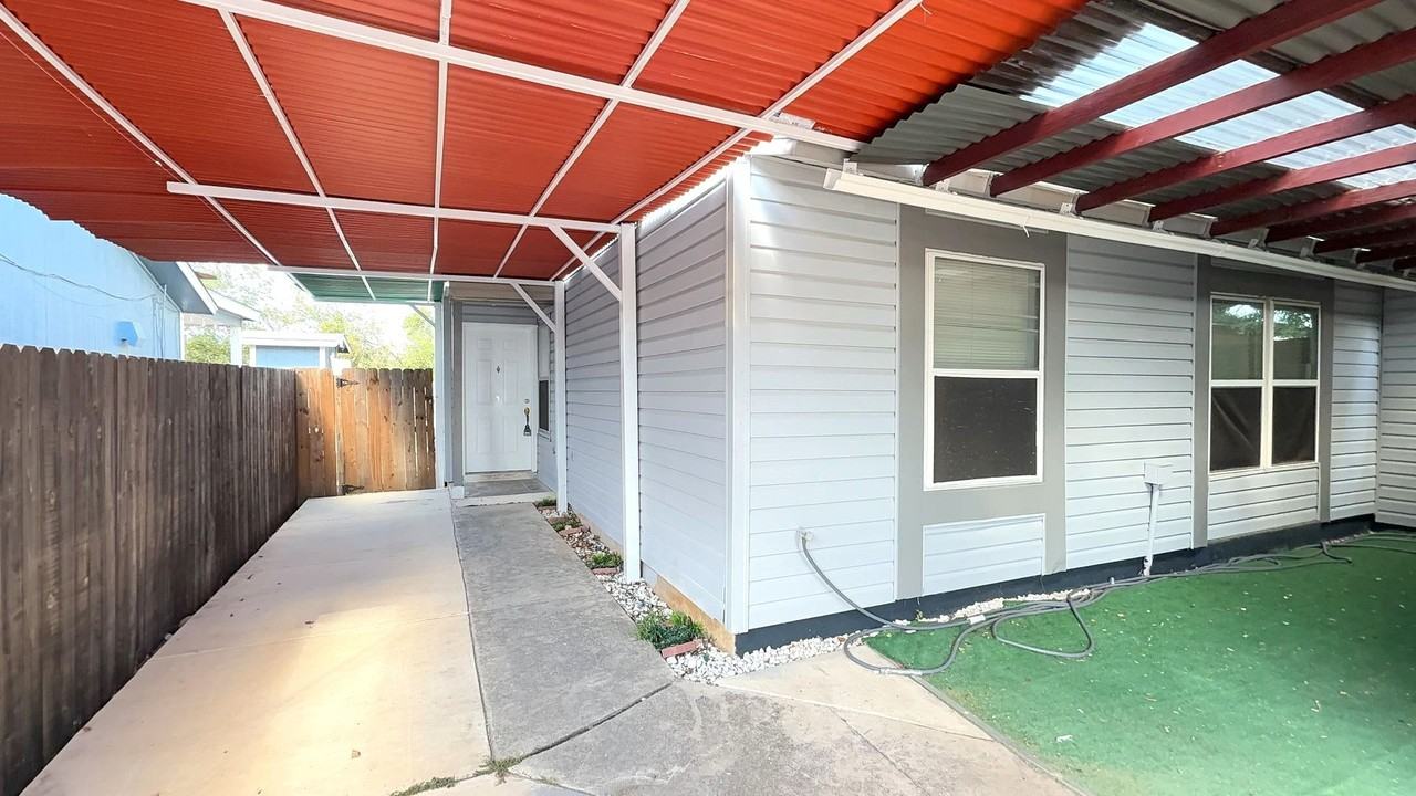 6827 Maple Springs St - Photo 2 of 16