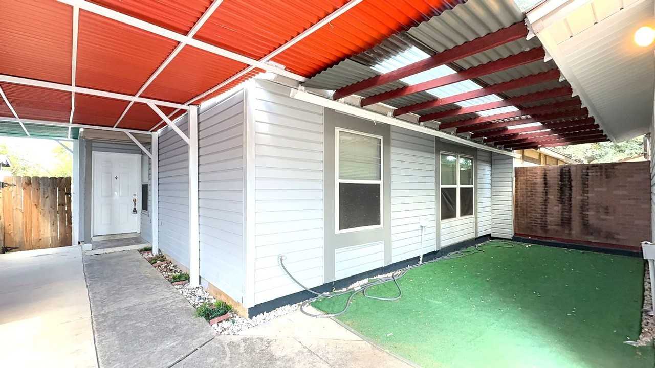 6827 Maple Springs St - Photo 3 of 16