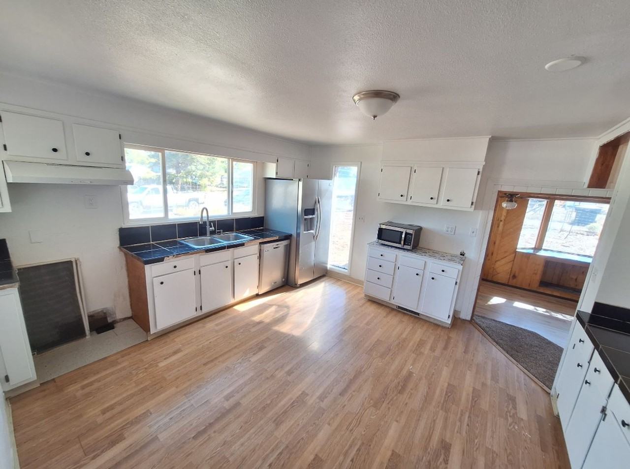 411 Mesa St - Photo 5 of 19