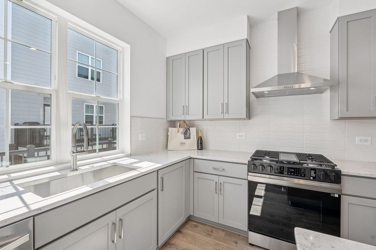 3562 Margaret Jones Pl - Photo 2 of 32