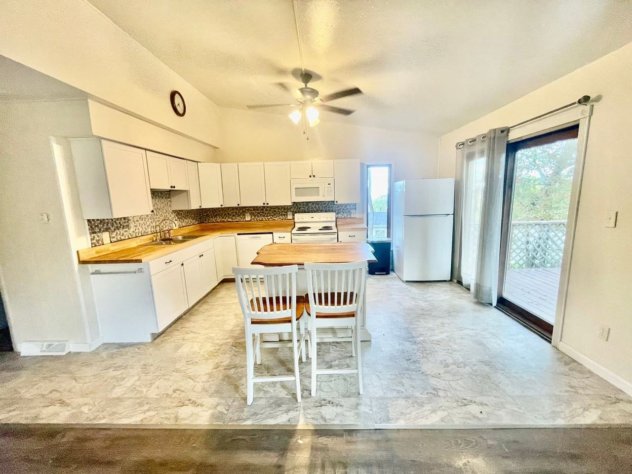1302 Airport Rd - Photo 3 of 12