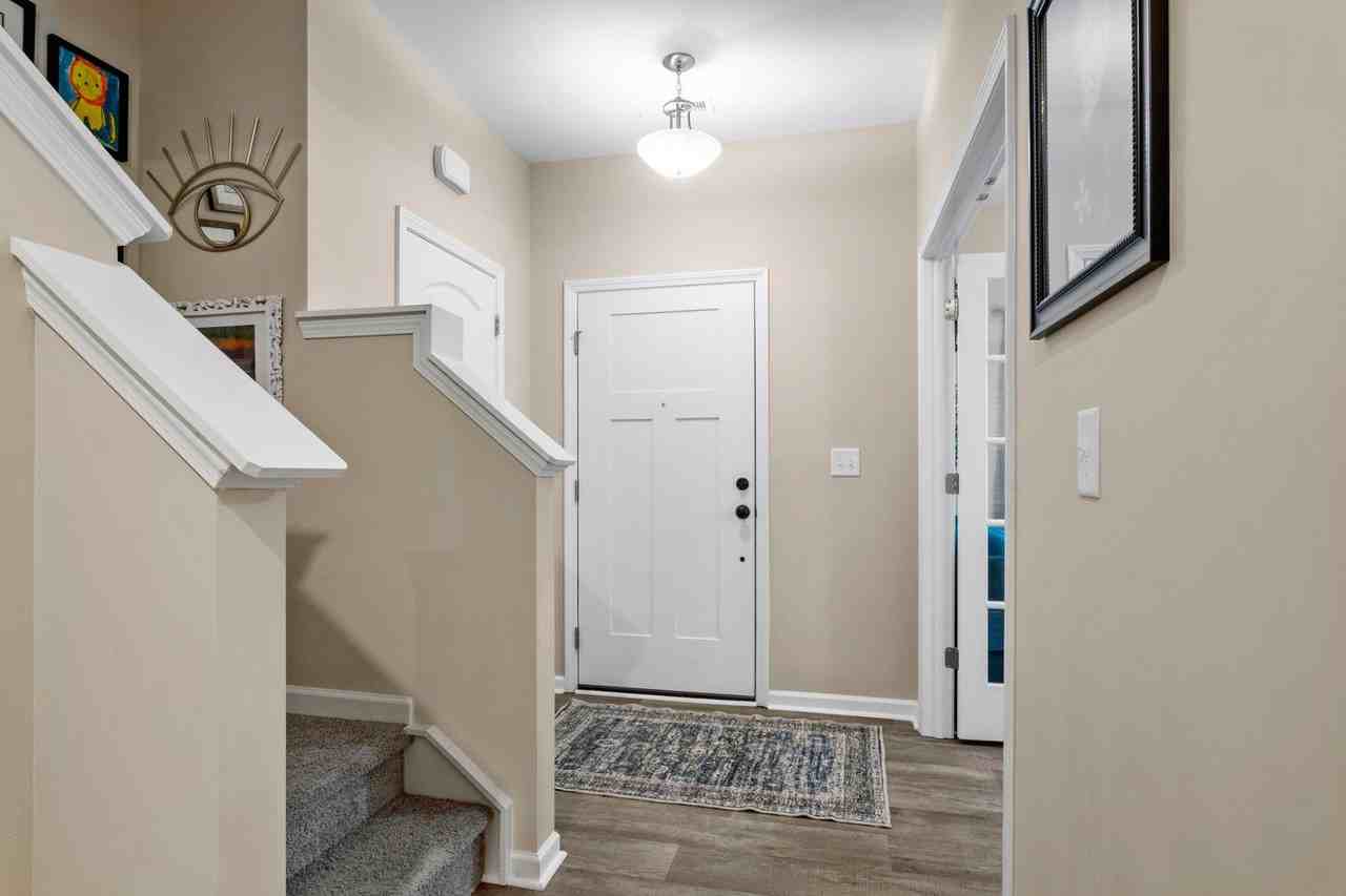 467 Switch St - Photo 2 of 32