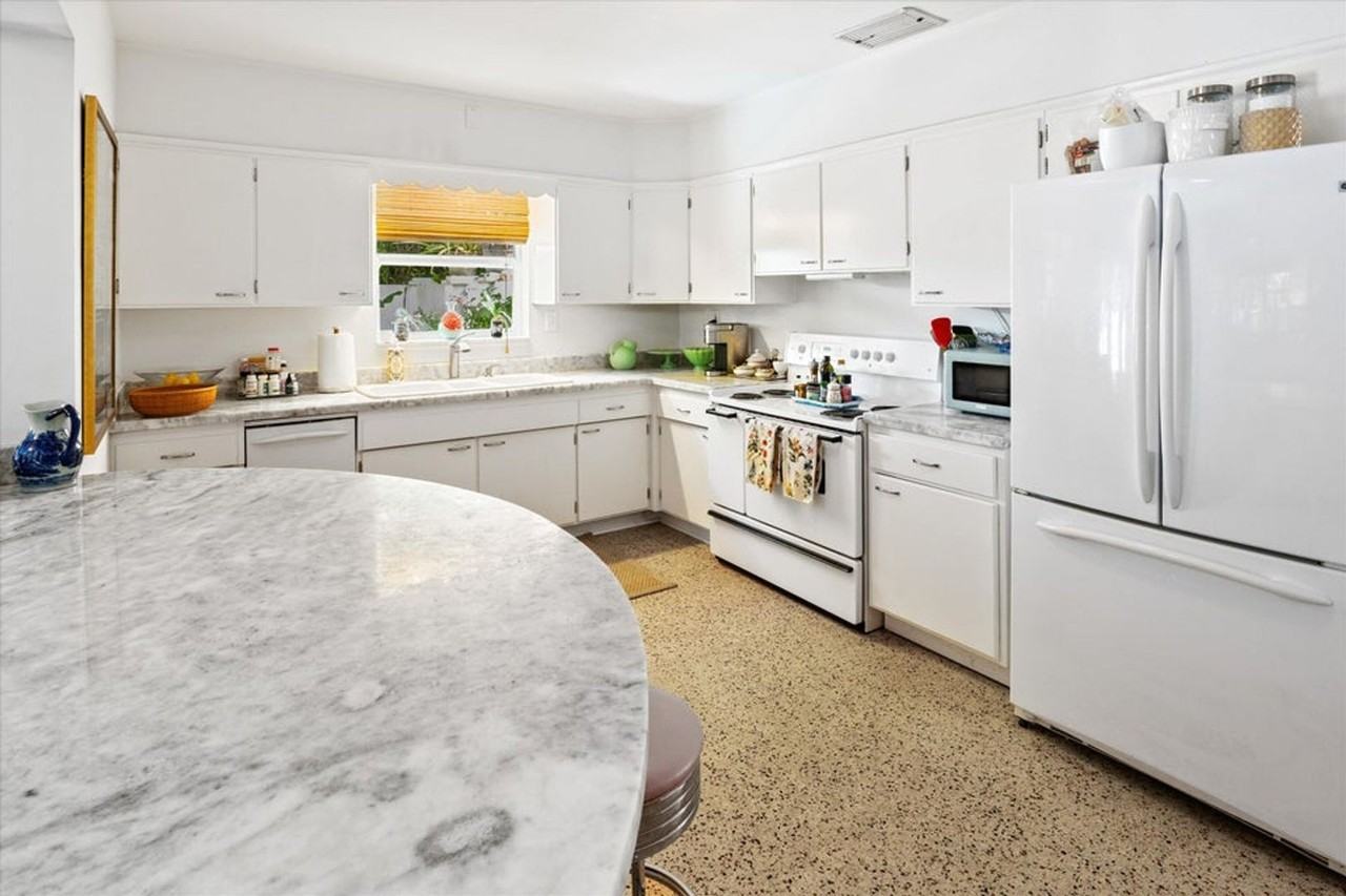 202 32nd Street - Photo 3 of 25